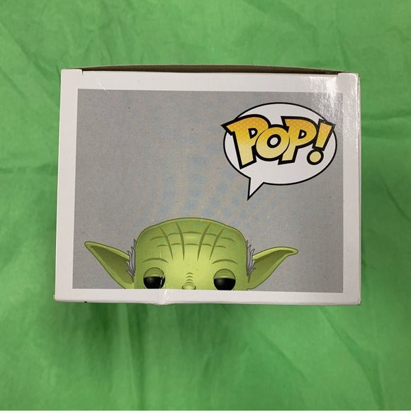 Funko Pop! Star Wars: Dagobah Yoda #124 - Picture 5 of 8